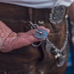 Hoe kies je de perfecte lederhosen voor Oktoberfest?